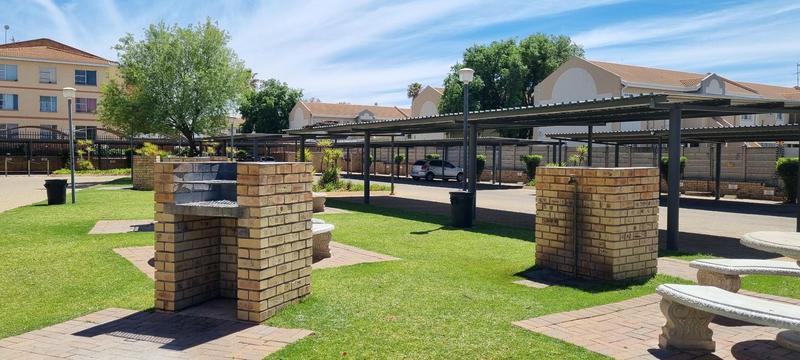 1 Bedroom Property for Sale in Kannoniers Park North West